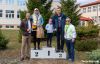 Biegacze stoją na podium